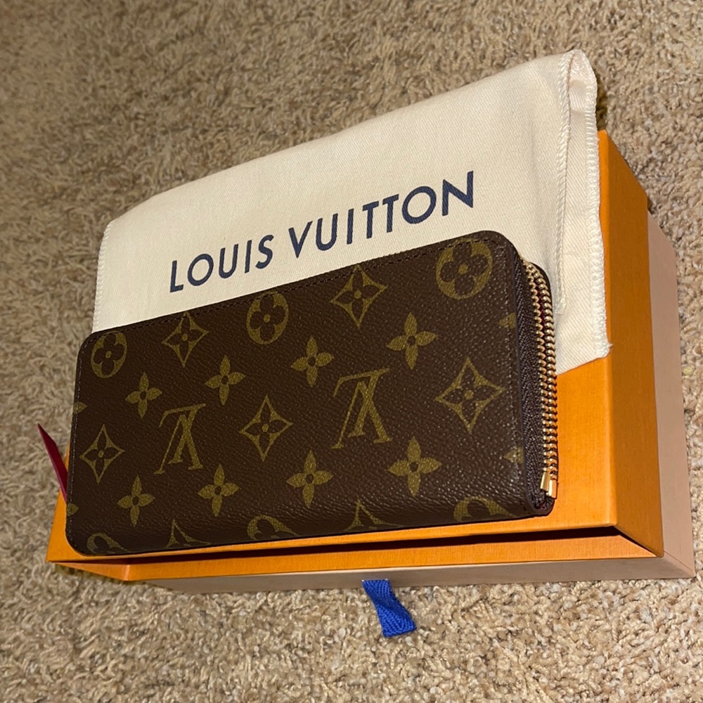Louis Vuitton Clemence Wallet - Fuchsia